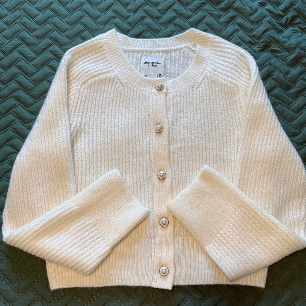 Abercrombie & Fitch cream cardigan